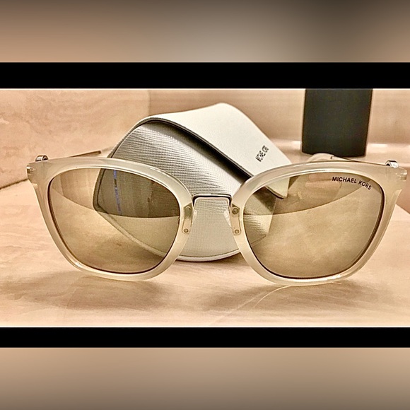 MK Sunglasses new in case. Comes with a free gift - Picture 1 of 5